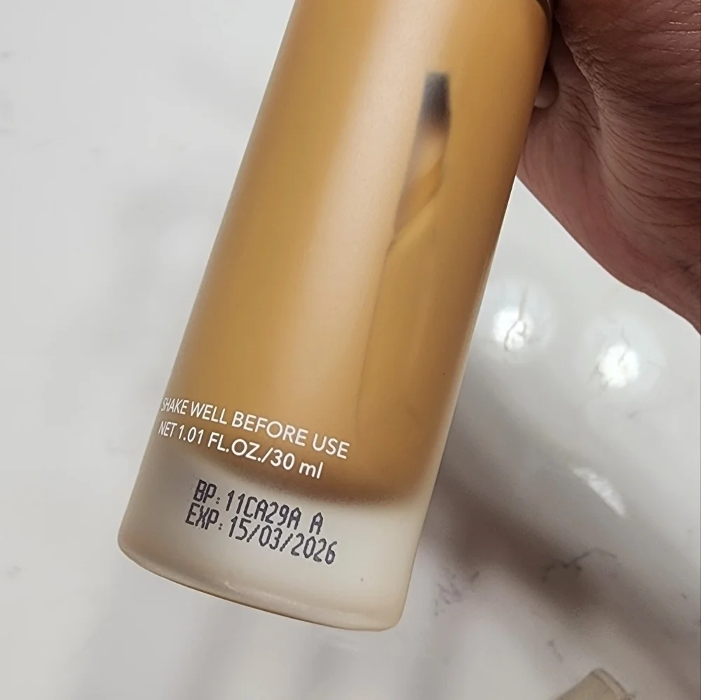Sheglam Skinfinite Hydrating Foundation- Sand New With Pouch